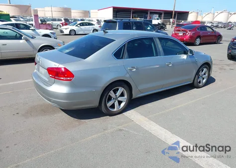 2014 Volkswagen Passat 1.8T Wolfsburg Edition z USA, uszkodzony, nr VIN 1VWAT7A39EC055174